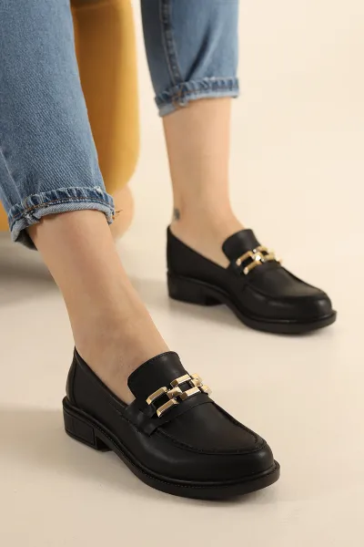 Siyah Gold Zincirli Kadın Loafer Ayakkabı 302414