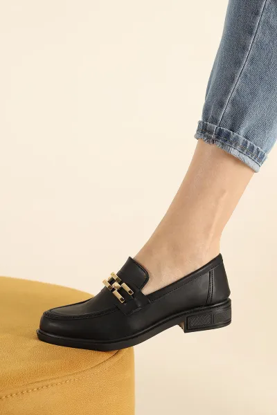 Siyah Gold Zincirli Kadın Loafer Ayakkabı 302414