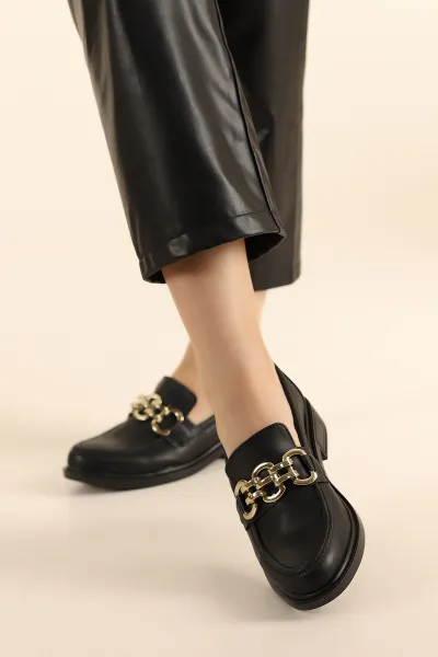 Siyah Gold Zincirli Kadın Loafer Ayakkabı 302847