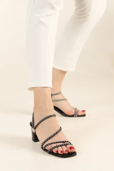 Siyah Kırışık Rugan Taş Bantlı Topuklu Sandalet 259015