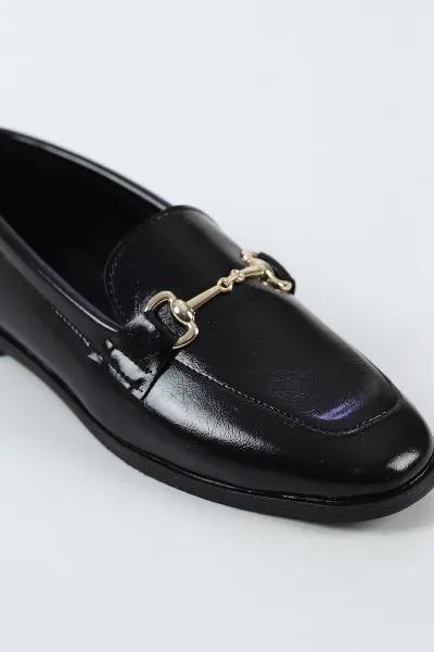 Siyah Kırışık Rugan Toka Detaylı Kadın Loafer 502229