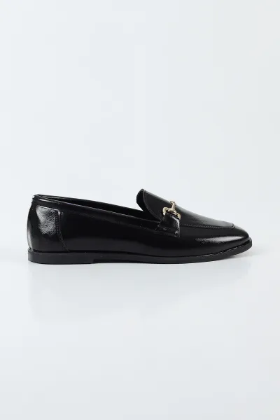 Siyah Kırışık Rugan Toka Detaylı Kadın Loafer 502229