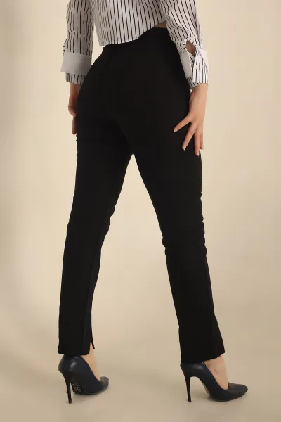 Siyah Lazer Kesim Yırtmaçlı Kot Pantolon 229115