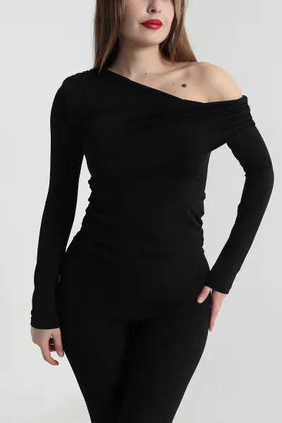 Siyah Omuz Büzgülü Sandy Kadın Bluz 494330