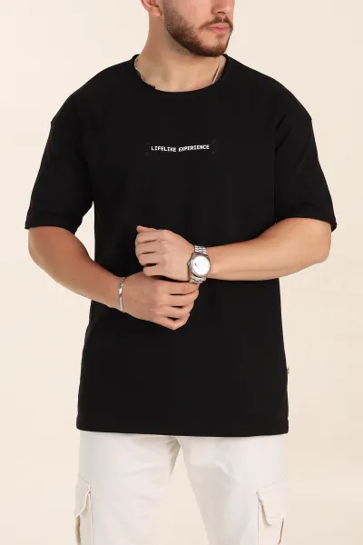 Siyah Oversize Kabartma Yazılı Yırtık Yaka Detaylı Erkek Tişört 358010
