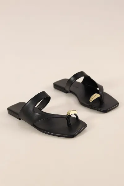 Siyah Parmak Arası Tokalı Detaylı Kadın Terlik 367038