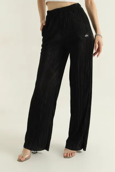 siyah-piliseli-kadin-pantolon-375524