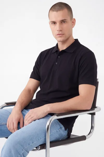 siyah-polo-yaka-dugme-detayli-erkek-tisort-462254