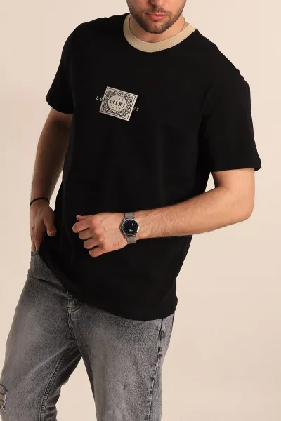 siyah-regular-fit-gogus-baskili-erkek-tisort-270634