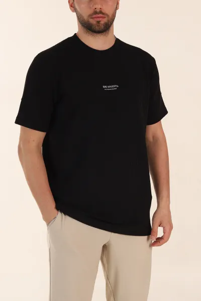 Siyah Relaxed Fit Dokulu Yazı Detaylı Erkek Tişört 370308