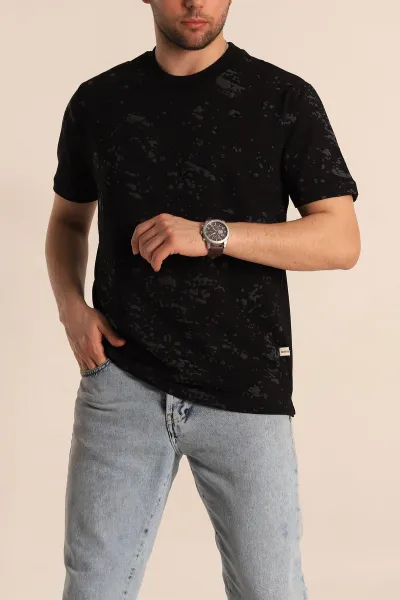 siyah-relaxed-fit-sprey-baskili-erkek-tisort-261622