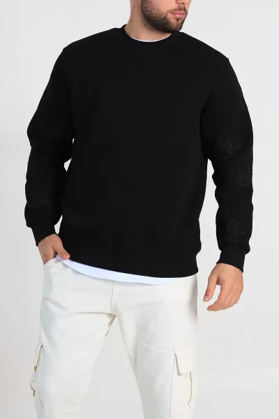 siyah-relaxed-fit-uc-ip-sardonlu-nakis-detayli-erkek-sweatshirt-311181