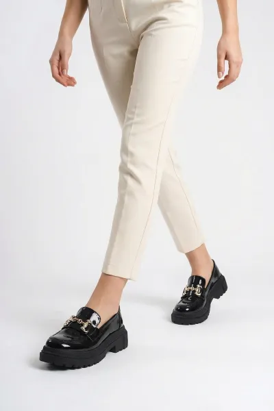 siyah-rugan-toka-detayli-kadin-loafer-ayakkabi-431560