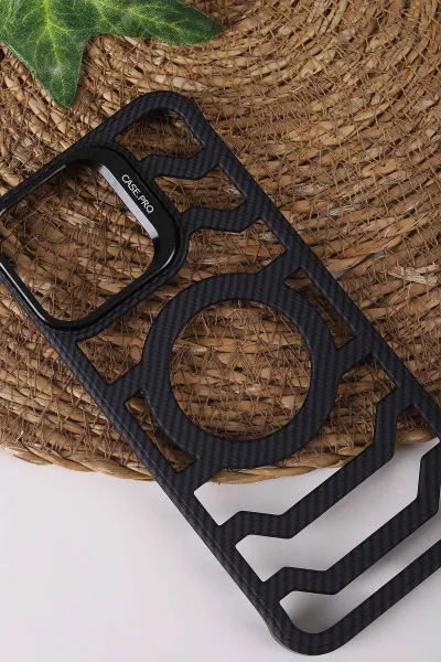 Siyah TeknoCase İPhone 16 Pro Max Uyumlu Creative Fiber Case Serisi Lens Hediyeli Vakumlu Sert Silikon Telefon Kılıfı 430925