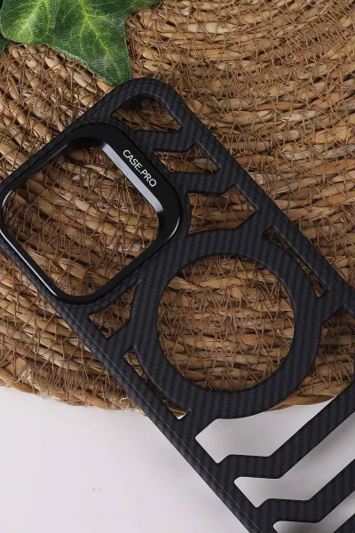 Siyah TeknoCase İPhone 16 Pro Uyumlu Creative Fiber Case Serisi Lens Hediyeli Vakumlu Sert Silikon Telefon Kılıfı 430921