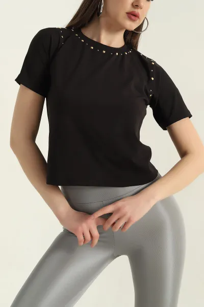 Siyah Yaka ve Kolları Taşlı Oysho Tişört 358451