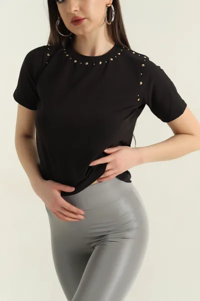 Siyah Yaka ve Kolları Taşlı Oysho Tişört 358451