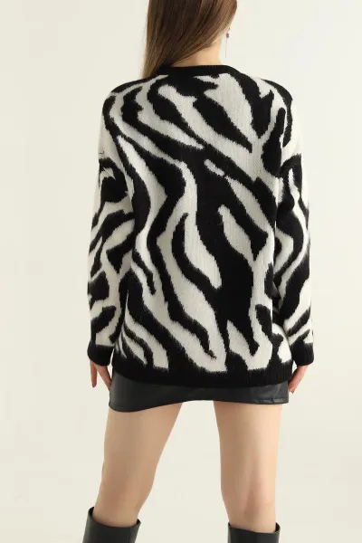 Siyah Zebra Desen Triko Bayan Kazak 303531