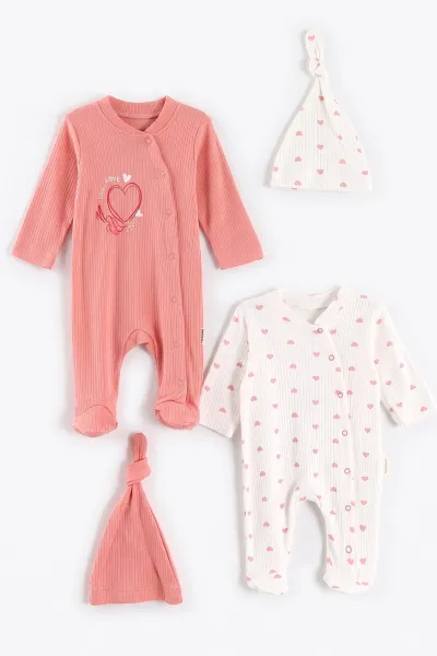 Somon (0-3 Ay)Kalp Baskılı Fitilli Kumaş Patikli ve Şapkalı 2'li Kız Bebek Tulum 497907