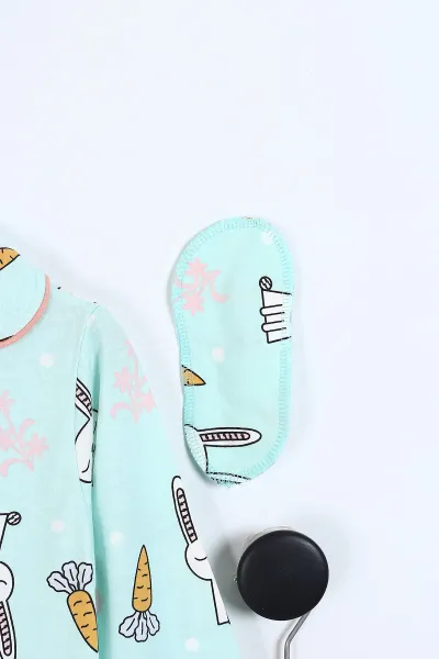Su Yeşili (4-12 Yaş) Tavşan Baskılı Ön Düğmeli Göz Bandı Detaylı Kız Çocuk Pijama Takım 337919