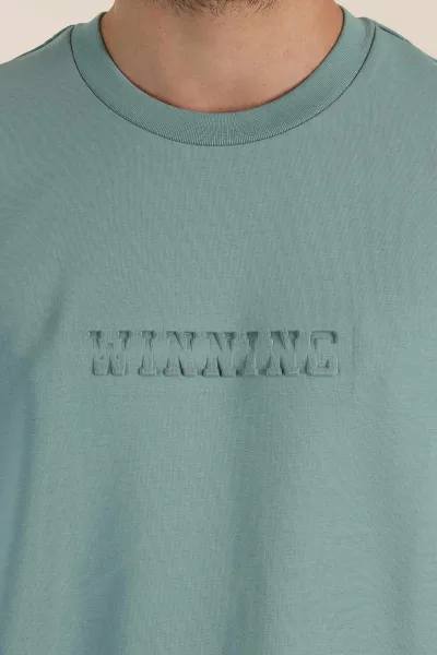 Su Yeşili Relaxed Fit Kabartma Yazı Detaylı Erkek Tişört 358506