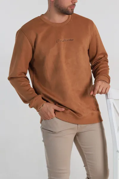 taba-regular-fit-suet-kabartma-yazi-detayli-erkek-sweatshirt-305855