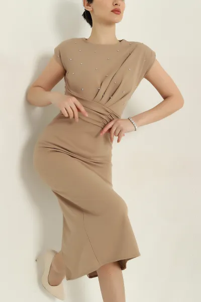 Taş İşlemeli Omuzları Vatkalı Krep Elbise 357492