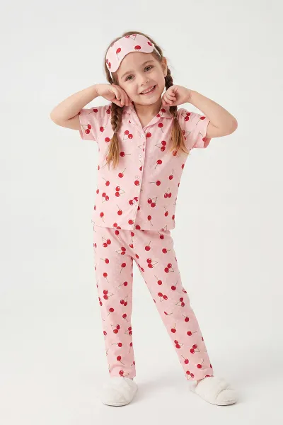 yavruagzi-4-12-yas-kiraz-baskili-kisa-kol-on-dugmeli-goz-bandi-detayli-kiz-cocuk-pijama-takim-453256
