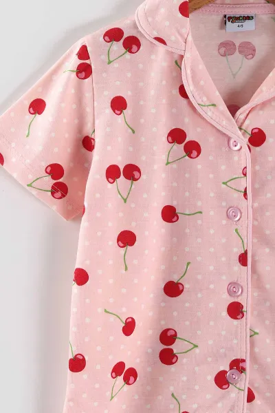 Yavruağzı (4-12 Yaş) Kiraz Baskılı Kısa Kol Ön Düğmeli Göz Bandı Detaylı Kız Çocuk Pijama Takım 453256