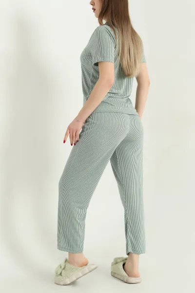 Yeşil Düğmeli Viskon Bayan Pijama Takımı 338247