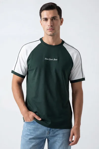 yesil-iki-ip-bisiklet-yaka-yazili-erkek-tisort-435096