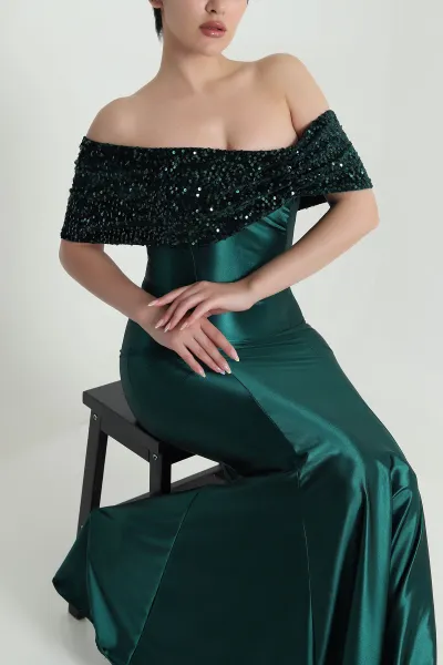 Zümrüt Yeşili Pullu Saten Kayık Yaka Balık Model Kadın Abiye 466056
